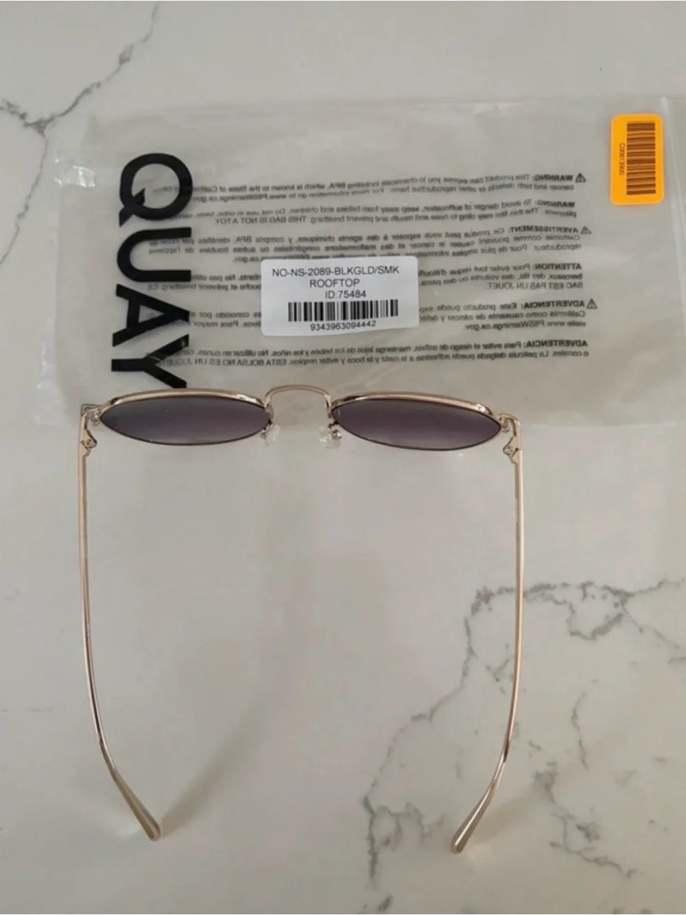 Quay Rooftop Round Sunglasses In Black And Gold Frame/Smoke Lenses Women's New